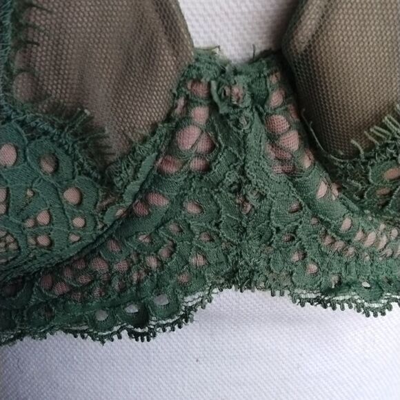 Victoria's Secret   - Picture 4 of 6